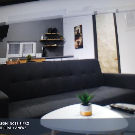 Minimal Apartment Каламата Екстериор снимка