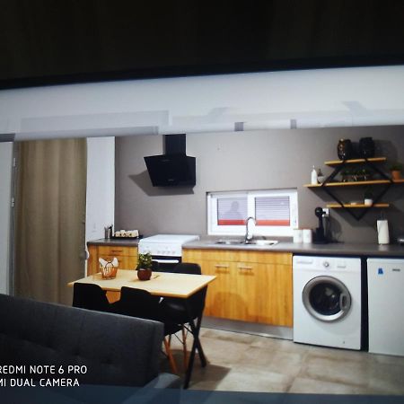 Minimal Apartment Каламата Екстериор снимка